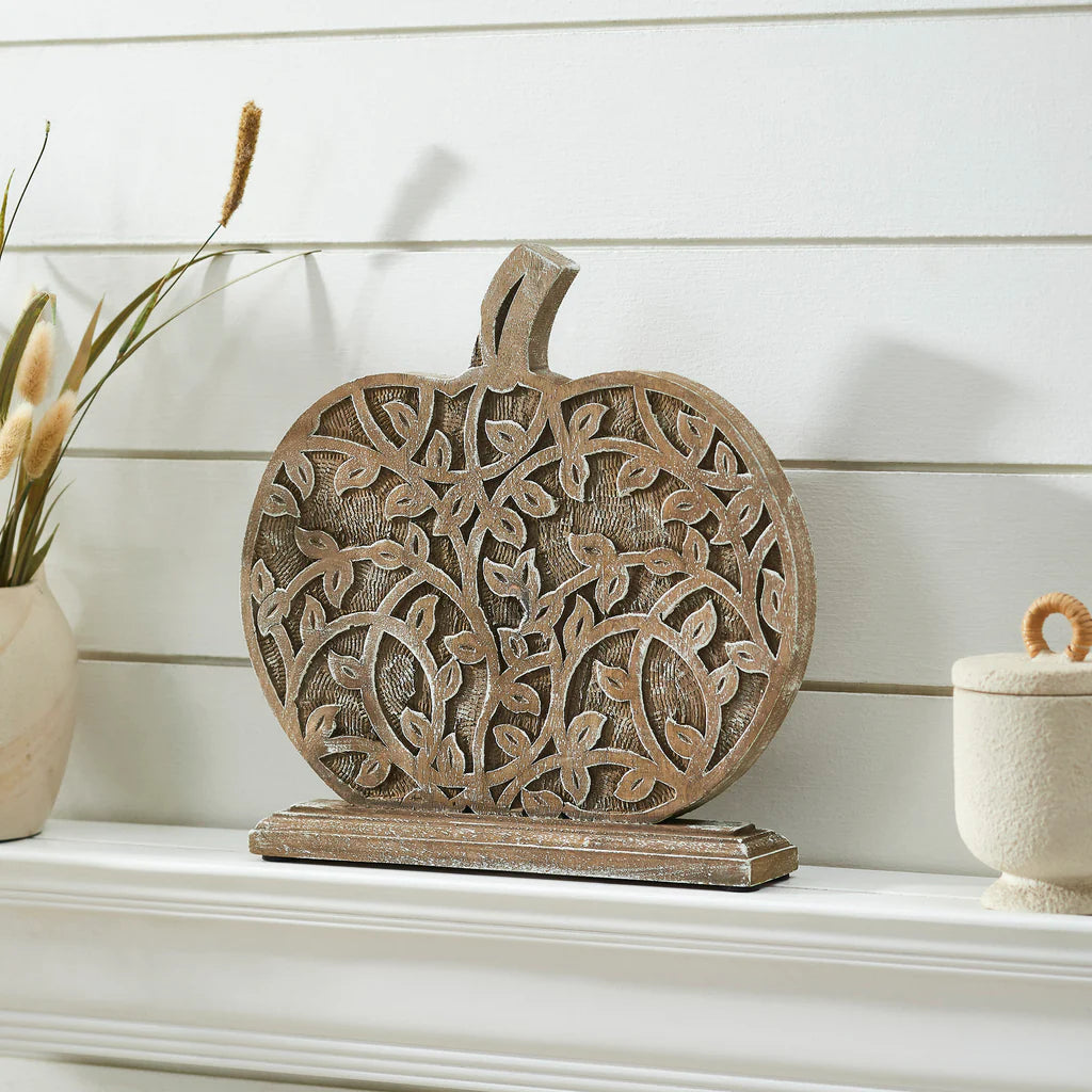 Anticoarte - Decorative wooden pumpkin with intricate carvings on a white surface.